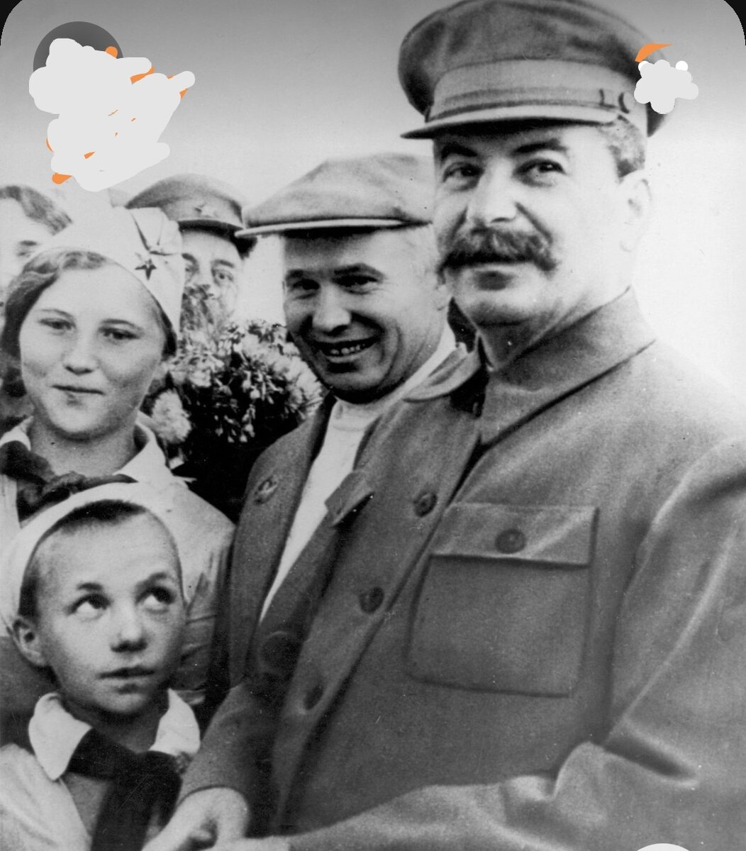 И. В. Сталин и Хрущев 