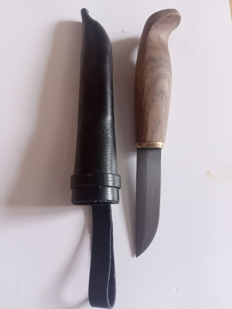 Нож одного из подписчиков, ему 14 лет, ковал, термичил, шил ножны, всё сам.