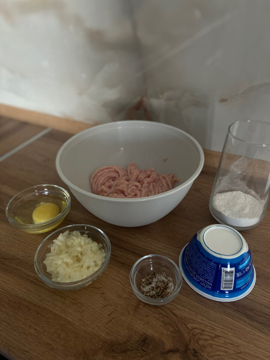 сколько соли нужно на 1 кг курицы. название мясных котлет из фарша. сколько нужно яиц на 1 кг фарша для котлет. задача про котлеты. сколько нужно фарша на котлеты.