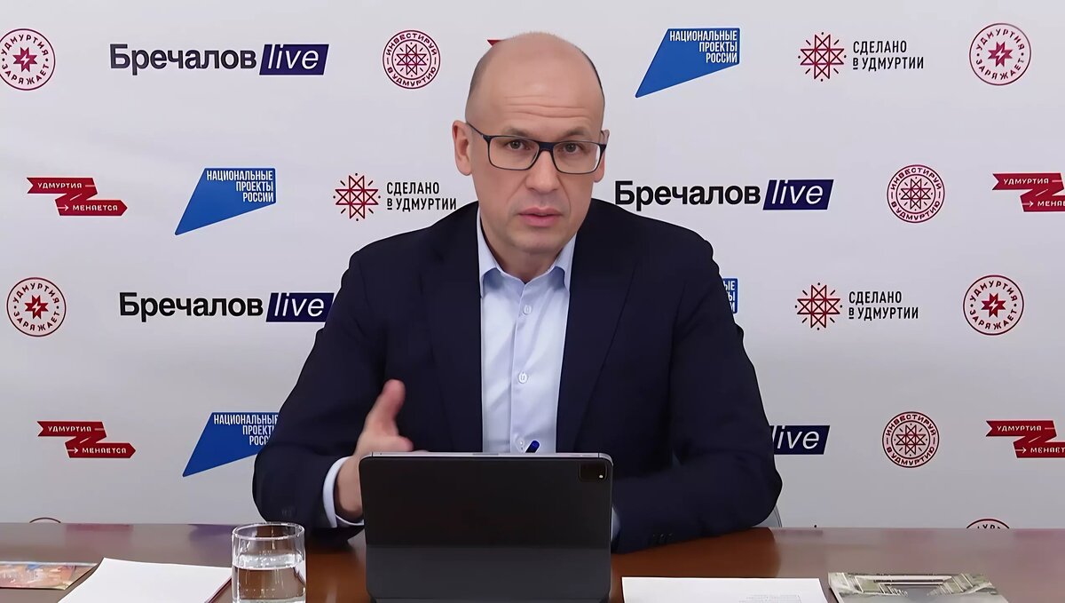     С вечера четверга, 14 марта, власти Удмуртии переходят в режим повышенной готовности, связанный с предстоящими выборами Президента России, которые пройдут с 15 по 17 марта. Об этом руководитель региона Александр Бречалов заявил во время прямого эфира в соцсетях «БречаловLive».