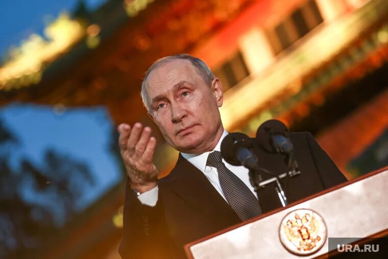 Путин обсудил с правительством планы по реализации идей, озвученных в послании Федеральному Собранию 
Фото: Владимир Андреев © URA.RU