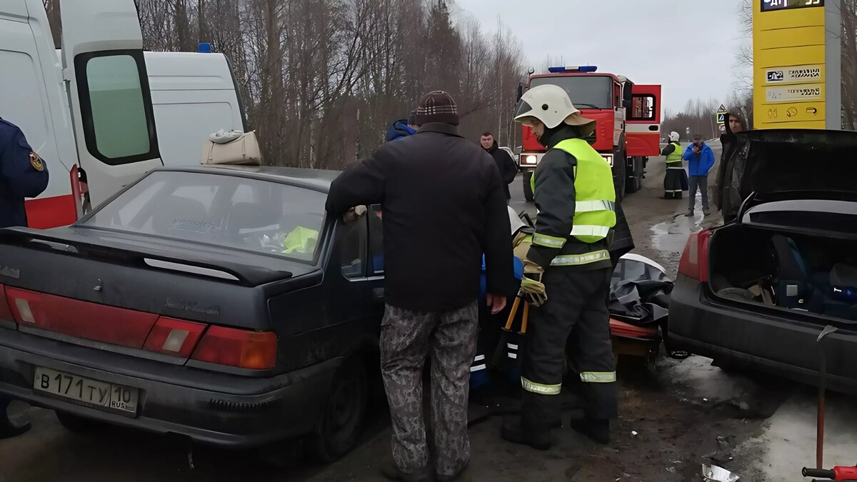     Спасателям пришлось вырезать пострадавшую из искореженного авто: подробности рассказали в местном ОПС.