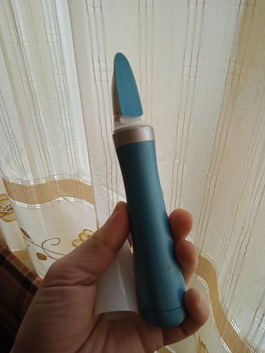 Не знаю ни марку, ни модель, ни производителя, но это - чистый восторг. Что характерно, дети тоже оценили. Особенно, Фома - полвечера ходил жужжал, пока мать жужжалку не отняла. 