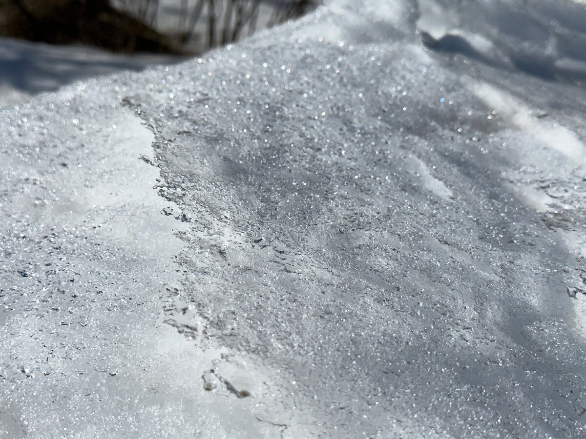Нет двух одинаково таящих сугробов.