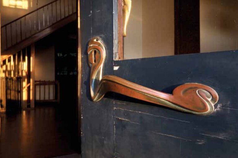 Ручка входной двери (Источник - интернет)