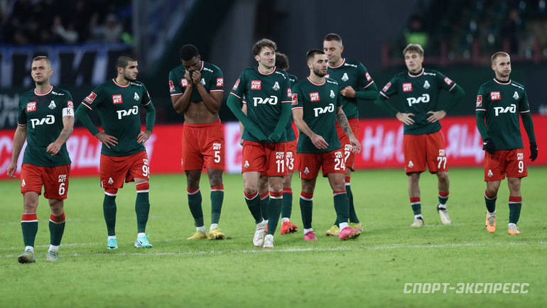    Футболисты «Локомотива» в матче против «Балтики».Федор Успенский