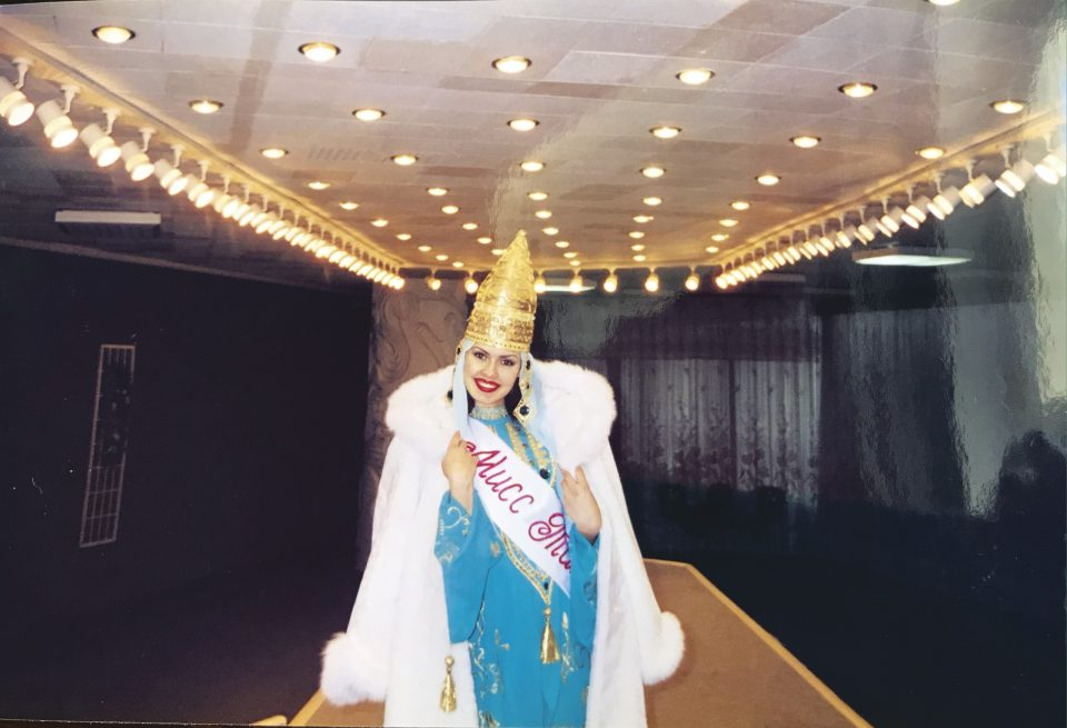 Первая королева  татарстанской красоты. Почему мисс Татарстан – 1998 стеснялась своей короны Первый конкурс «Мисс Татарстан» случился в 1998 году.-5