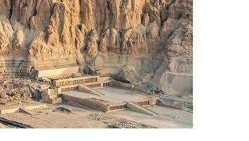 Храм Хатшепсут, где она должна была быть погребена (Луксор, Карнак).