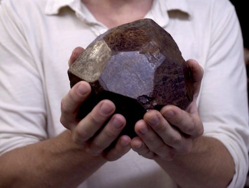 Ухабы на дорогах. 5 дорог 5 камней. Грунтовая автомобильная дорога. Местечко нежданово. Перекресток дорог.