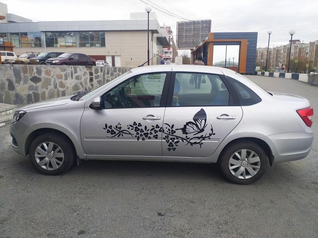 Моя приметная машинка. Одна такая в городе. 