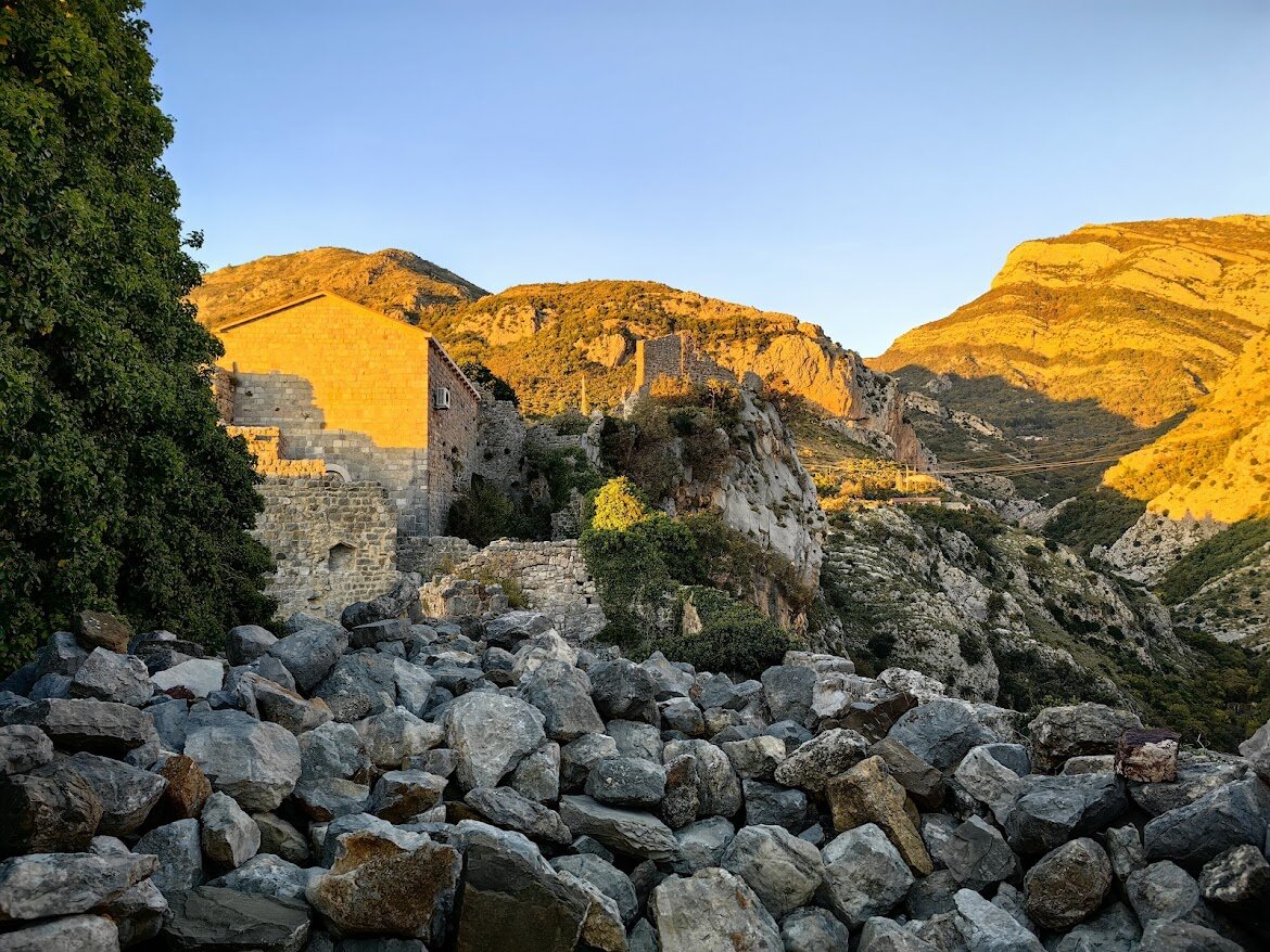 Развалины Старого города Бар. Наверняка, и здесь селедки виноваты