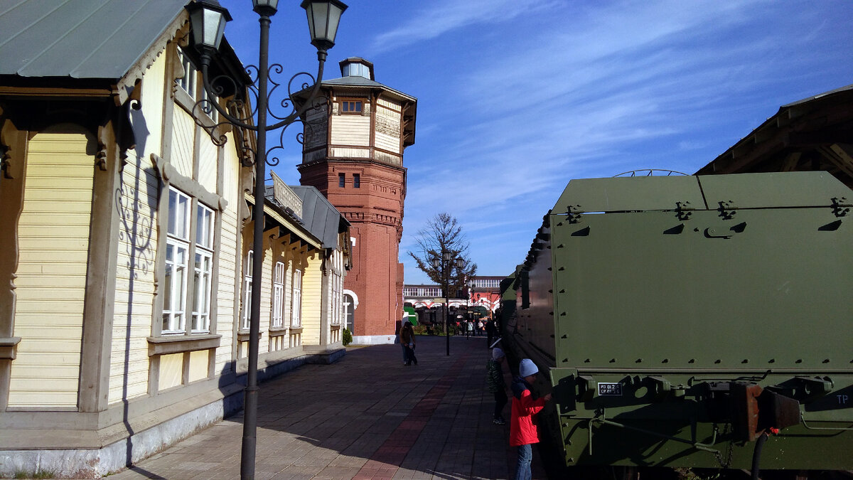 Станция Подмосковная очень живописна и будто сошла с дореволюционной открытки (здесь и далее фото автора)