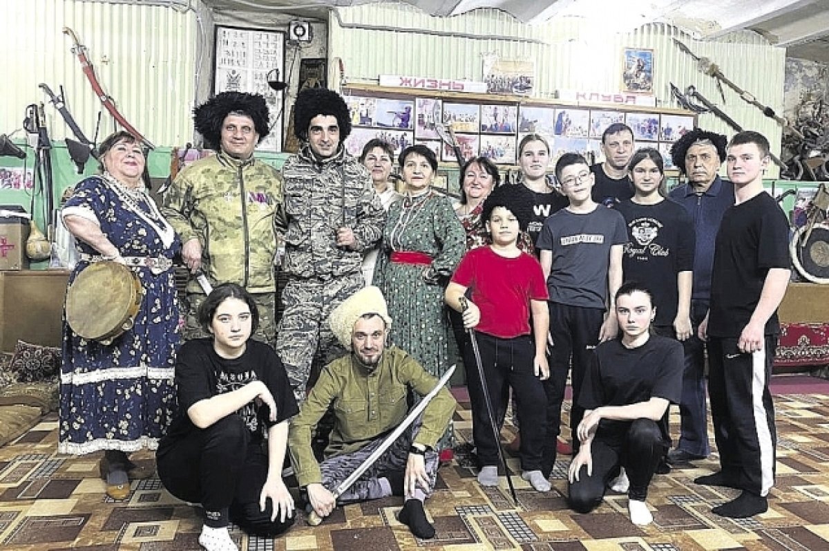    Клуб «Казачья слава» за почти 20-летнюю историю получил большую известность в Азове и всей Ростовской области.