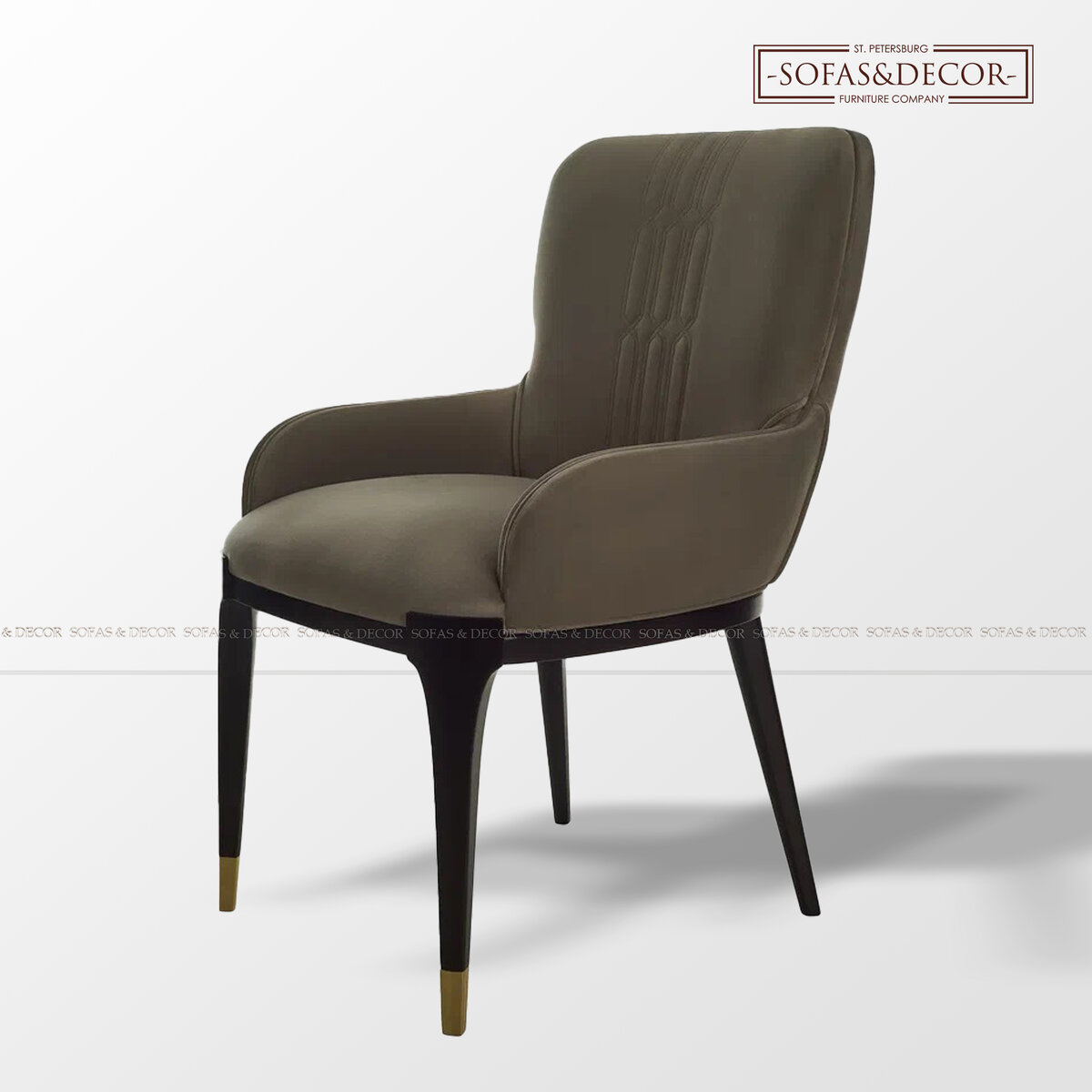 Просторный стул для большого помещения гостинной