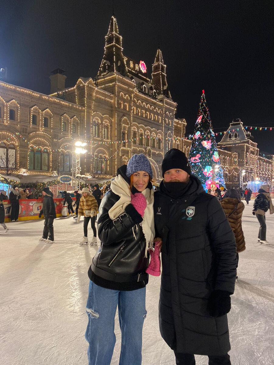 С мужем, голкипером "Зиланта" Виктором Николаевым