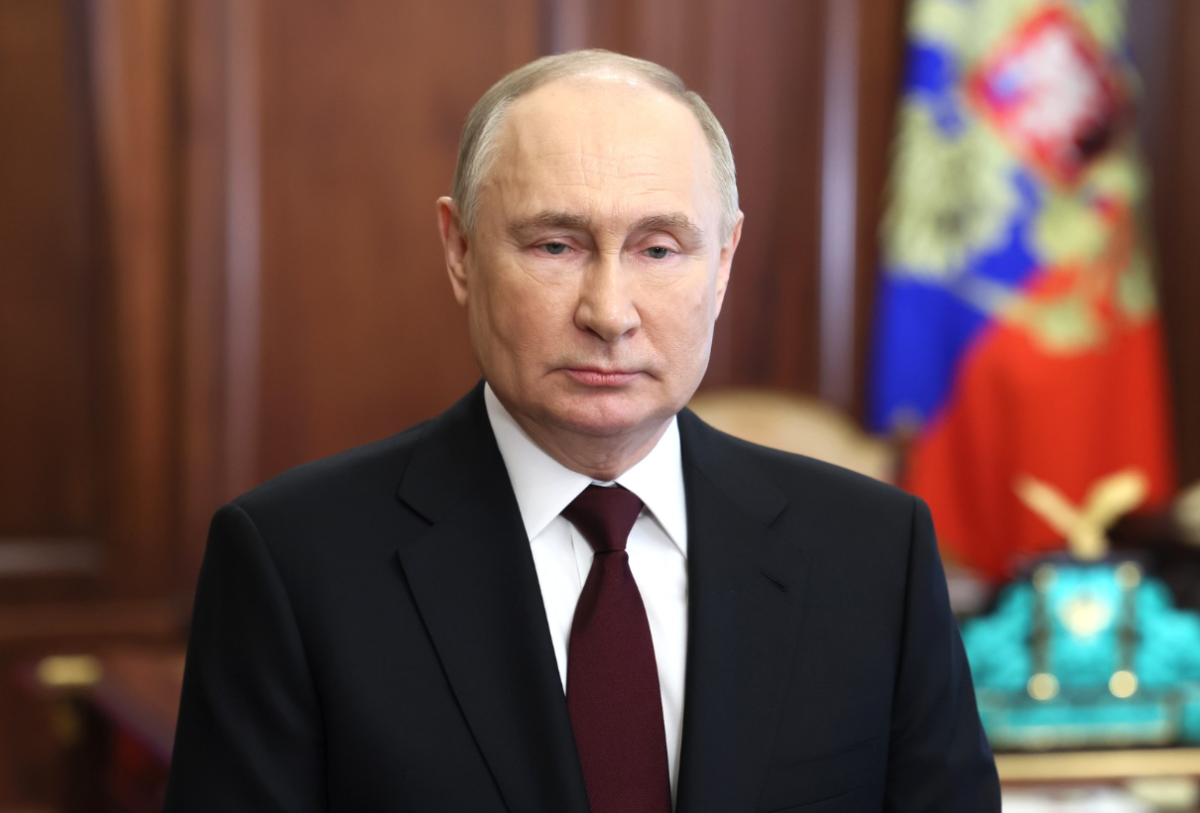    Владимир Путин в видеообращении призвал жителей России пойти на выборы