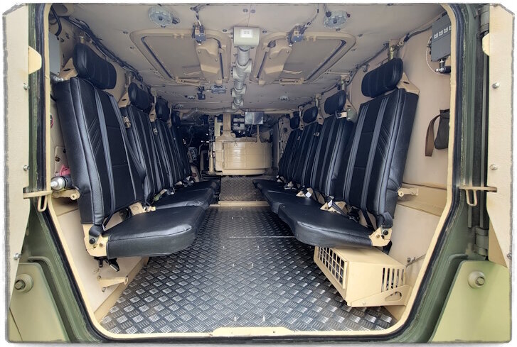 Внутри БТР-22. Фото: Михаил Жерждев.