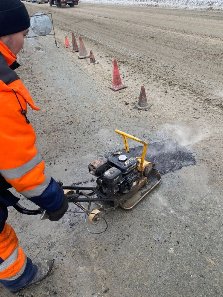    Локальный ремонт дорог. Источник: Пресс-центр городской администрации