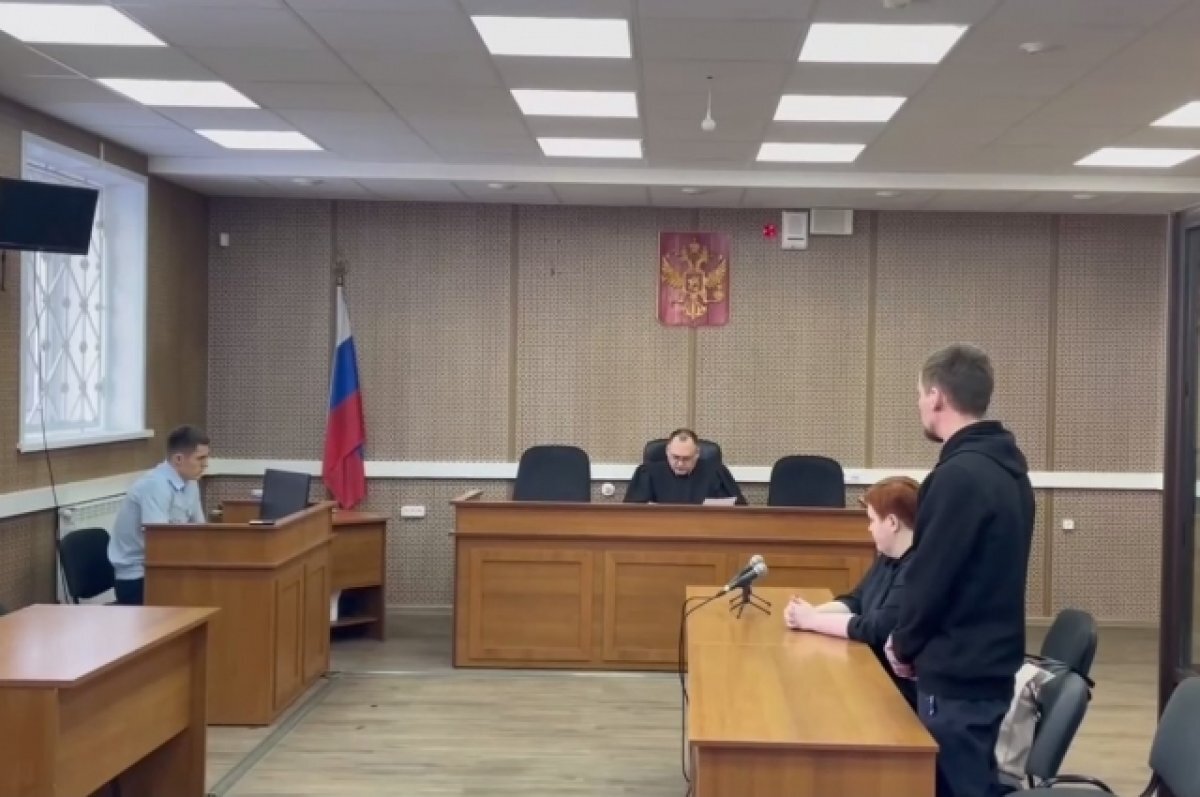    У ефрейтора конфисковали дорогостоящий автомобиль и оштрафовали на 150 тысяч рублей.