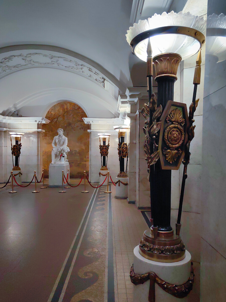 Фото автора. Вестибюль станции метро Пушкинская 