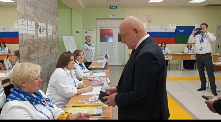    Глава Белоярского района Югры проголосовал и пригласил земляков на выборы