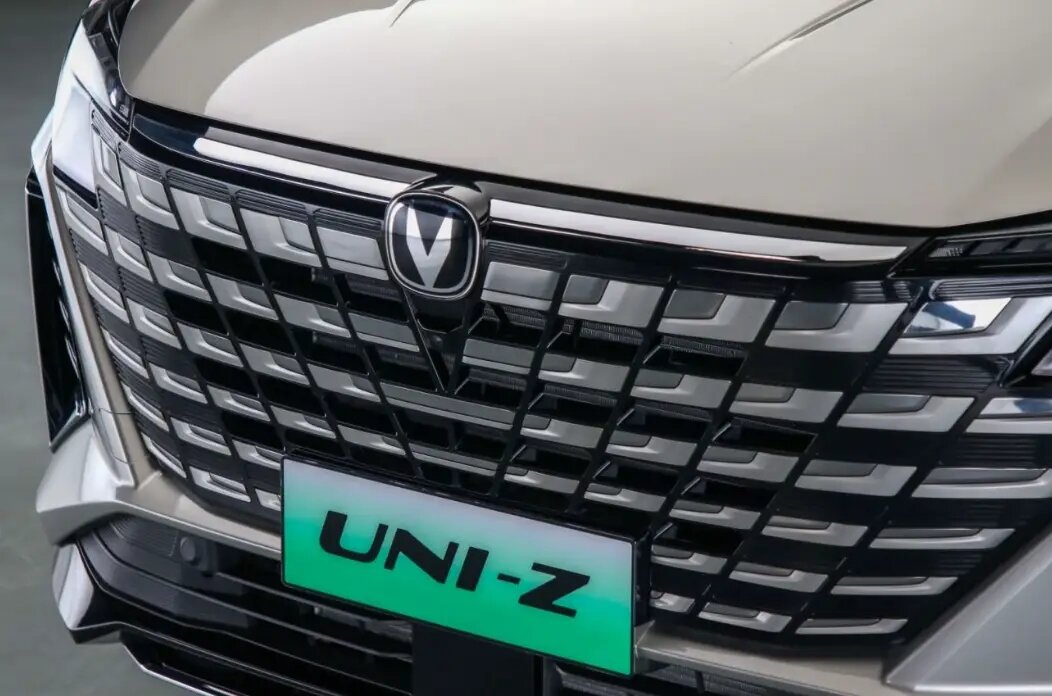 На фото: Кроссовер Changan Uni-Z