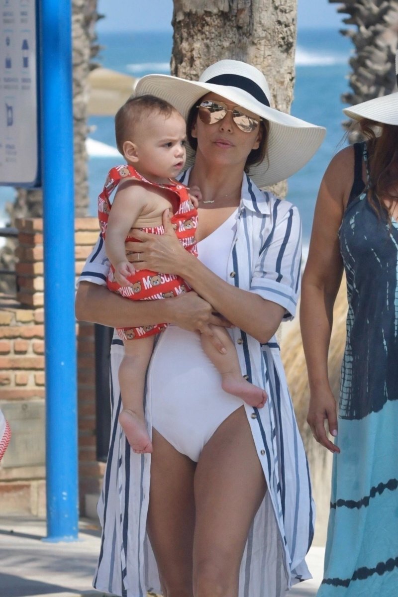    Ева Лонгория на пляже Марбельи