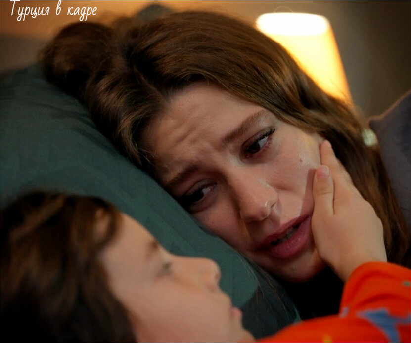 мама тут. мам тут папа кофе разлил на белое полотенце. мама она тут. смешные короткие фразы до слез. предложения тут наш дом.