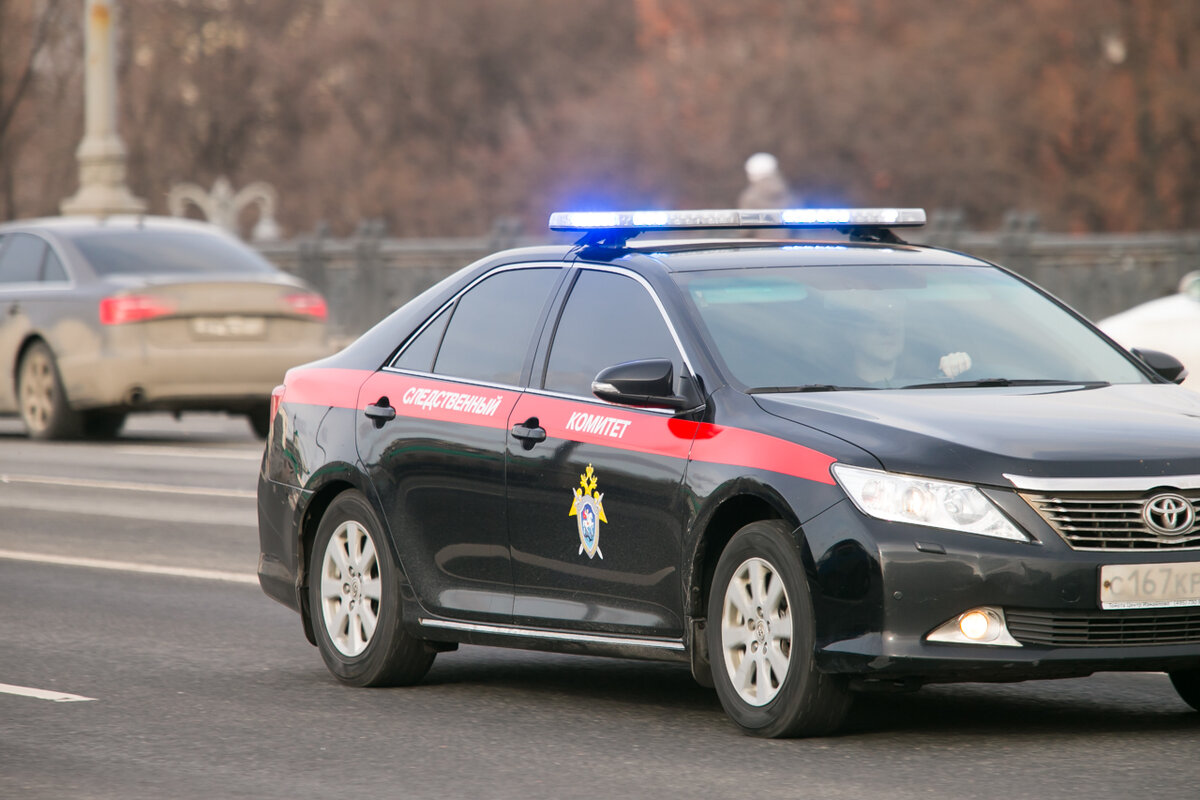 Следователи допрашивают соседей и выполняют процессуальные действия.  Фото: ФедералПресс / Евгений Поторочин