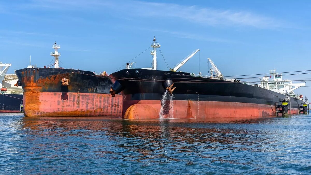     Уже два месяца Индия не покупает премиальную нефть сорта ВСТО из Козьмино, а раньше Индия стала отказываться от сорта Sokol