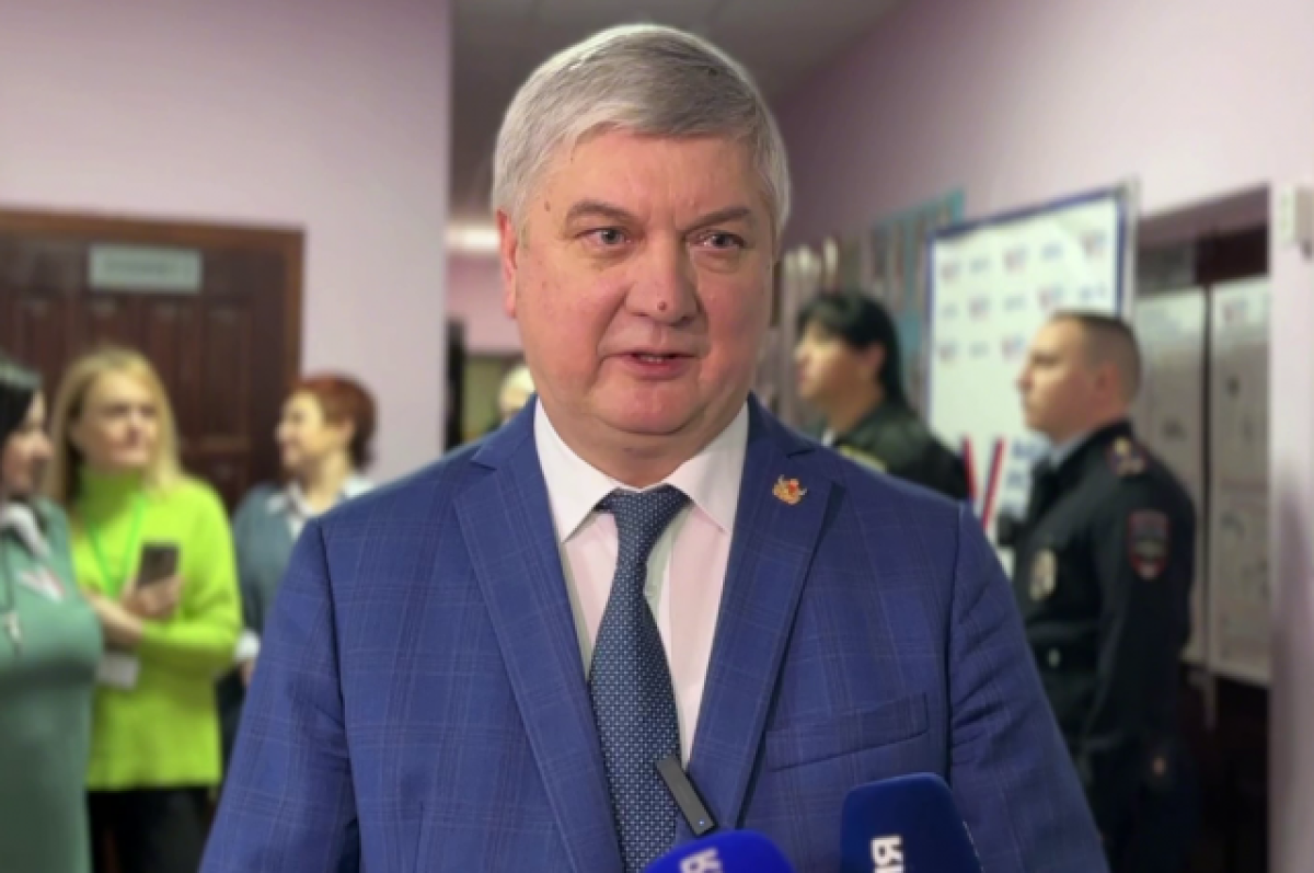    Губернатор Воронежской области Гусев проголосовал на выборах Президента РФ