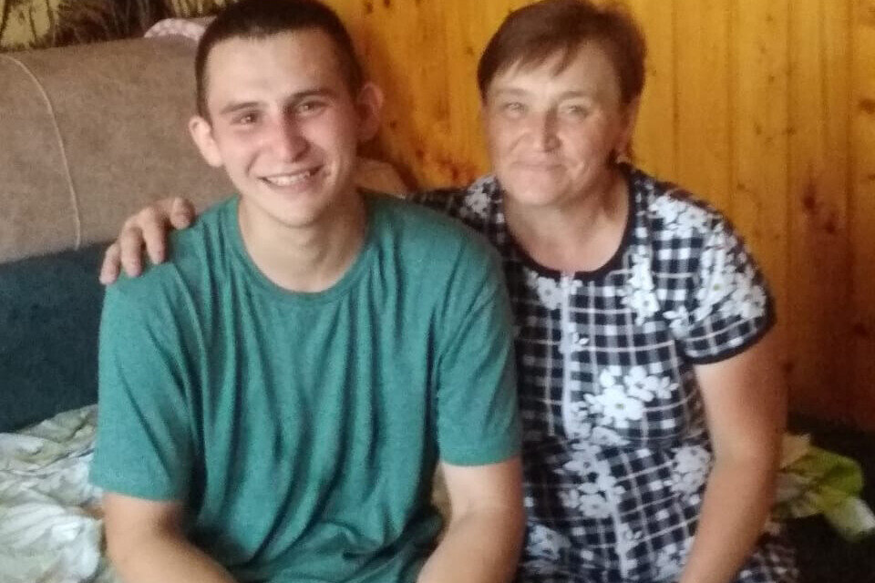 ​До него военных в семье не было, он – единственный. Его мать работает в сельском хозяйстве, а отец, до выхода на пенсию работал на строительстве метро в Москве. Фото: из личного архива Ивановых