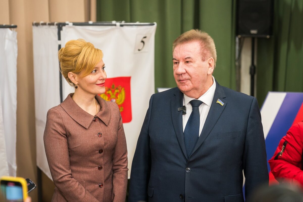    Председатель Думы Югры вместе с супругой принял участие в выборах Президента России