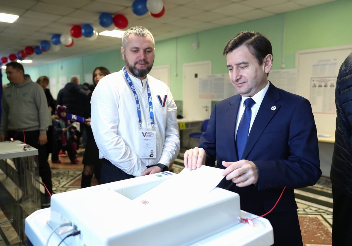    Генеральный директор «Газпром трансгаз Сургут» с самого утра выполнил свой гражданский долг