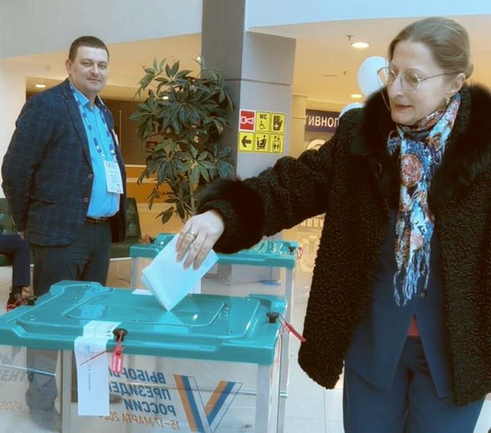    Главврач ОКБ Ханты-Мансийска отдала свой голос «за сильную свободную и независимую Россию»