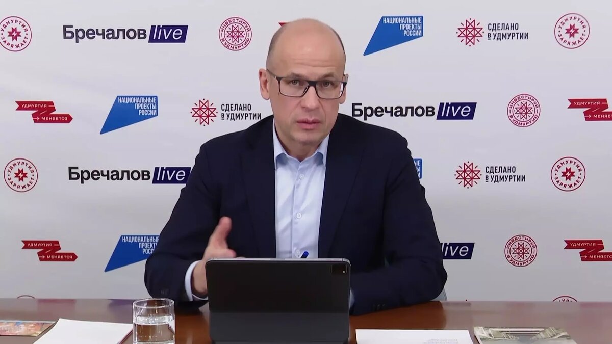     Глава Удмуртии, Александр Бречалов, откликнулся на обращения жителей региона и произнес решения по проблемным объектам в Можге, Балезино, Кизнере и Камбарке. В ходе последнего эфира «Бречалов Live» 14 марта, глава провел блиц-интервью в социальных сетях, где озвучил несколько ключевых решений.