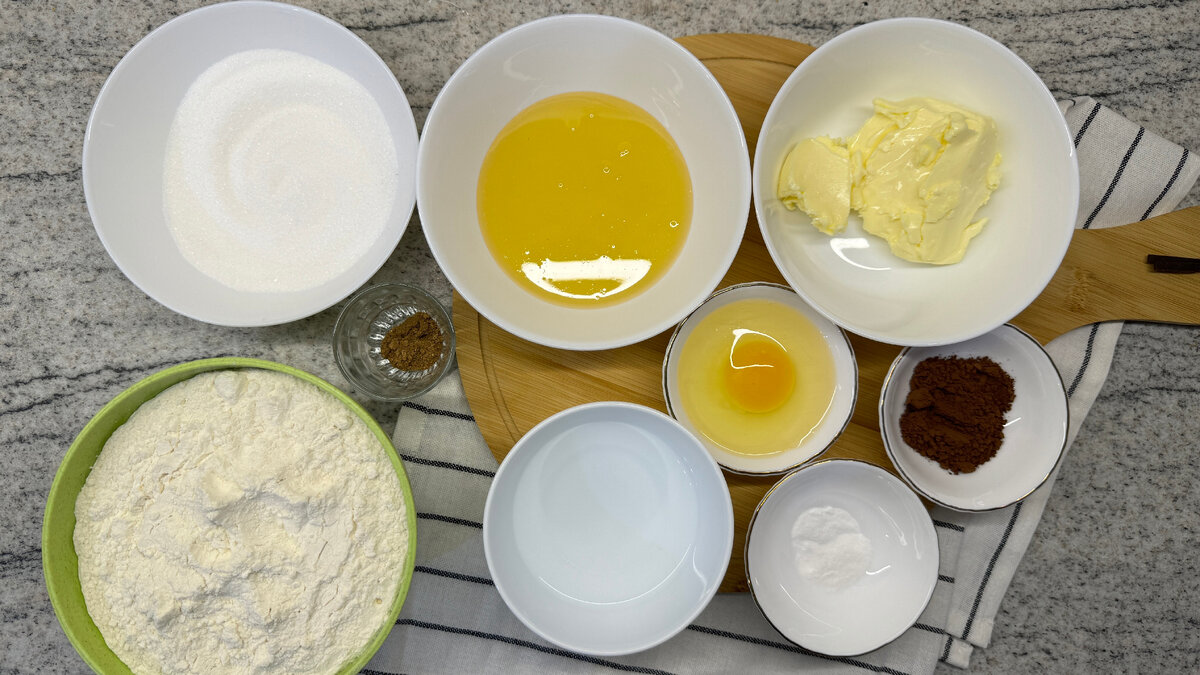  Осторожно, впереди рецепт вкуснейших печатных пряников! ИНГРЕДИЕНТЫ - мед – 100 гр - сахар – 150 гр - вода – 50 мл - масло сливочное – 100 гр Яйцо – 1 шт - сода – 1/3 ч.л.