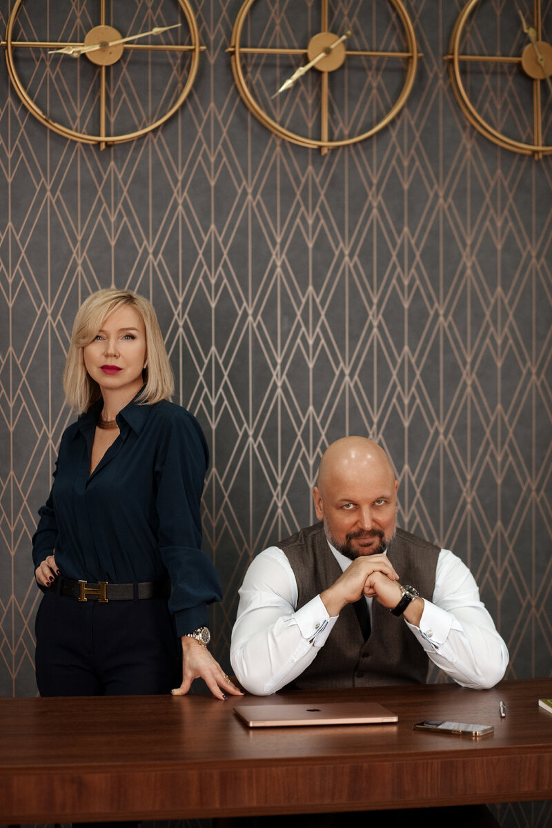 Афонский Сергей Николаевич, стаж работы судьей и заместителем председателя районного суда по гражданским делам 10 лет; Осипова Виктория Викторовна, стаж адвокатской деятельности 22 года.