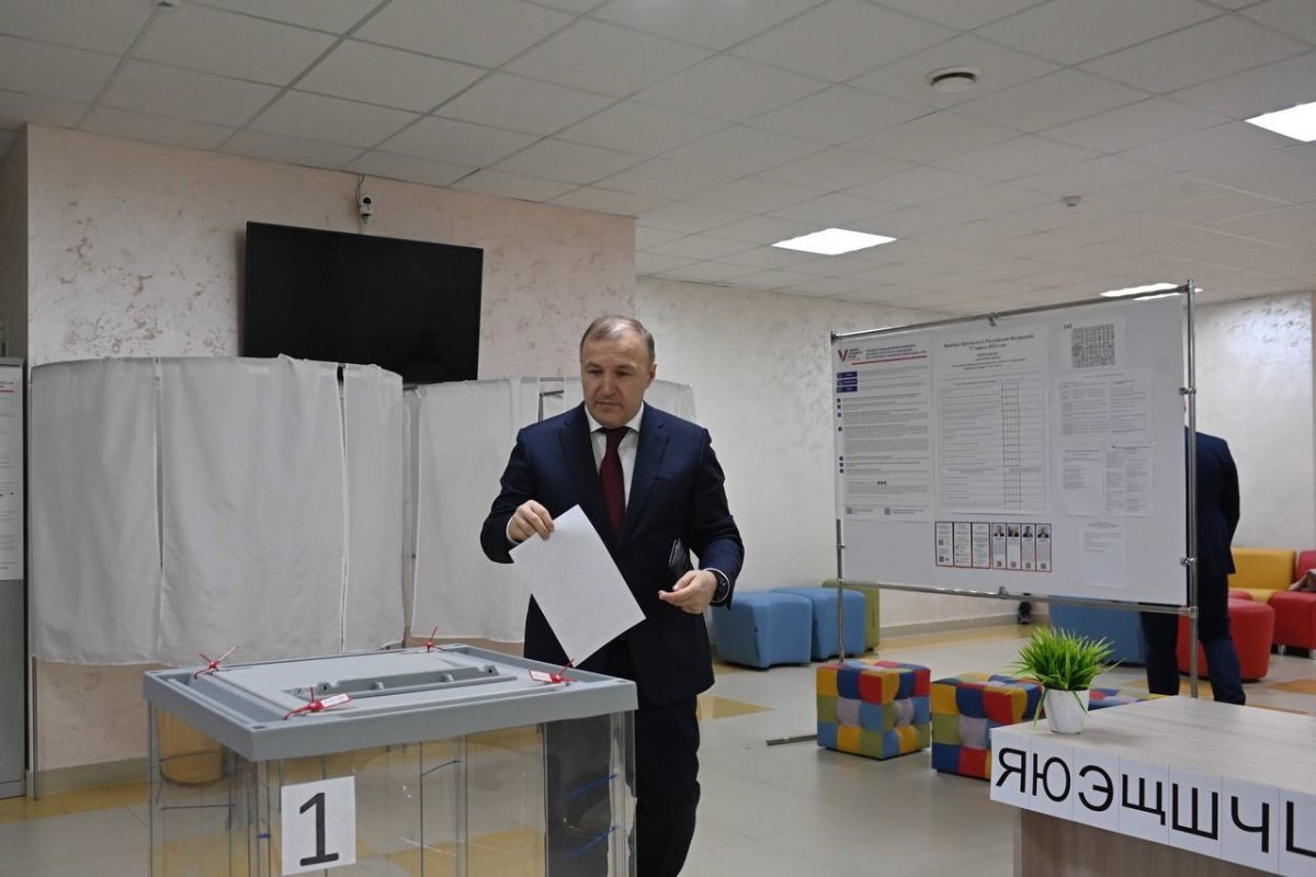    Мурат Кумпилов принял участие в голосовании на выборах Президента РФ