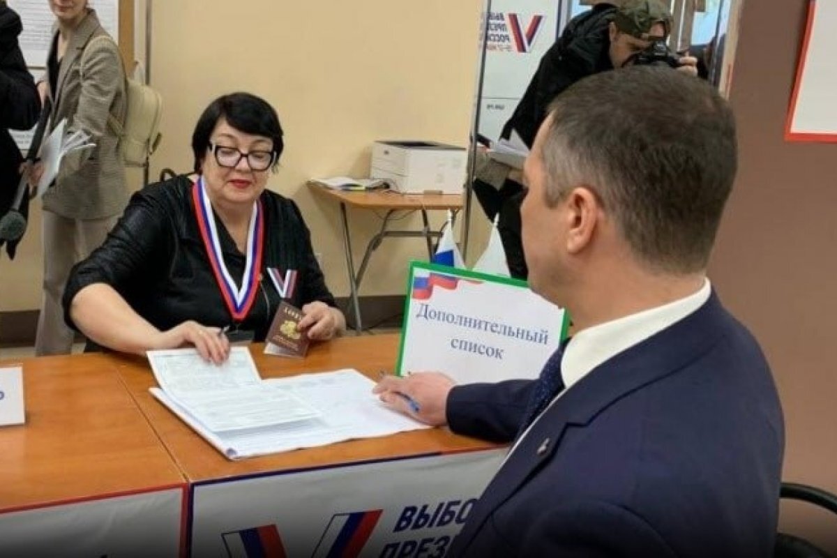    Губернатор Псковской области проголосовал на выборах президента