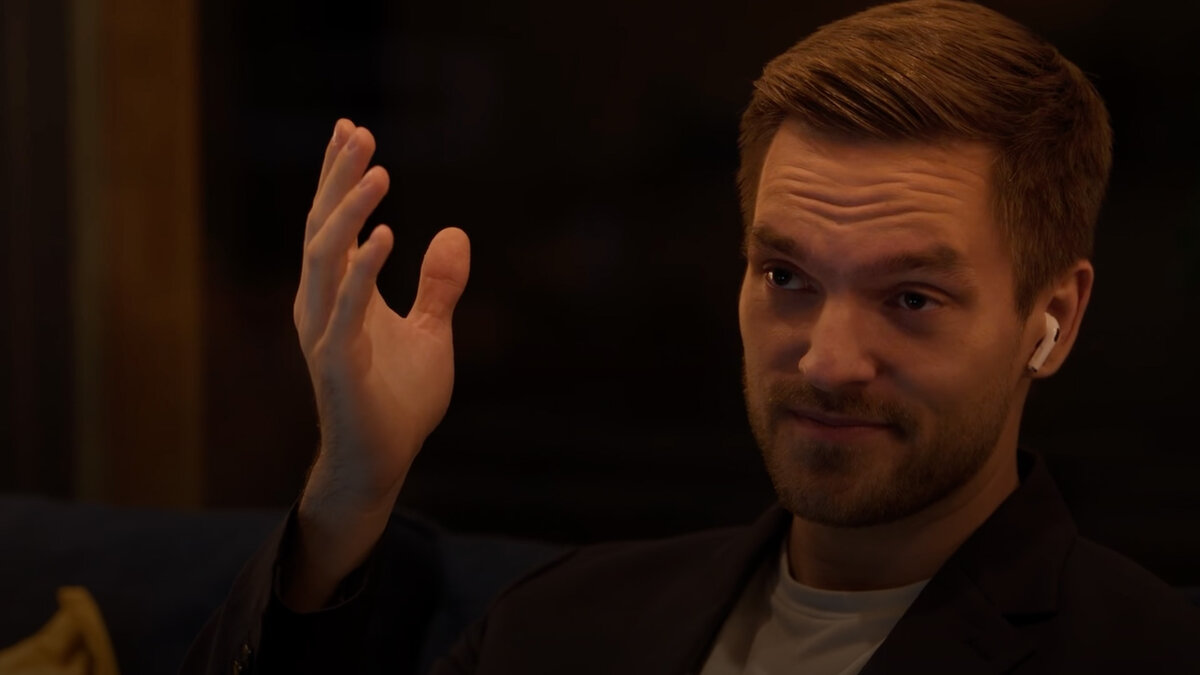 открытые двери. дверь соседа. стучится в дверь. человек стучится в дверь. стучит в дверь.