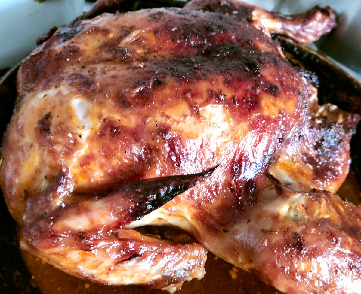 утка фаршированная. жареный гусь. утка запеченная в духовке. рецепт утки с хрустящей корочкой. утка запеченная в духовке.