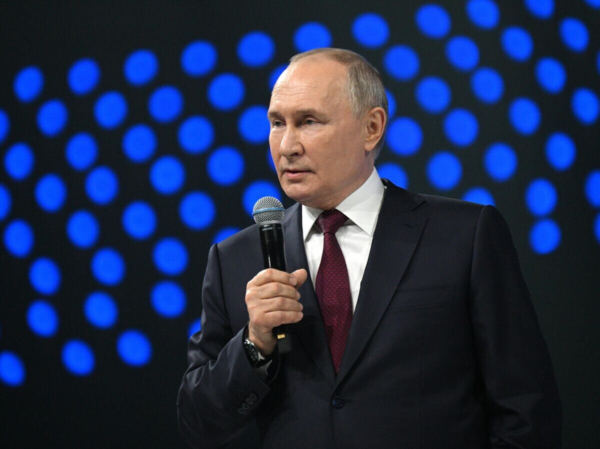    Президент РФ В. Путин посетил Всемирный фестиваль молодежи© РИА Новости . Рамиль Ситдиков