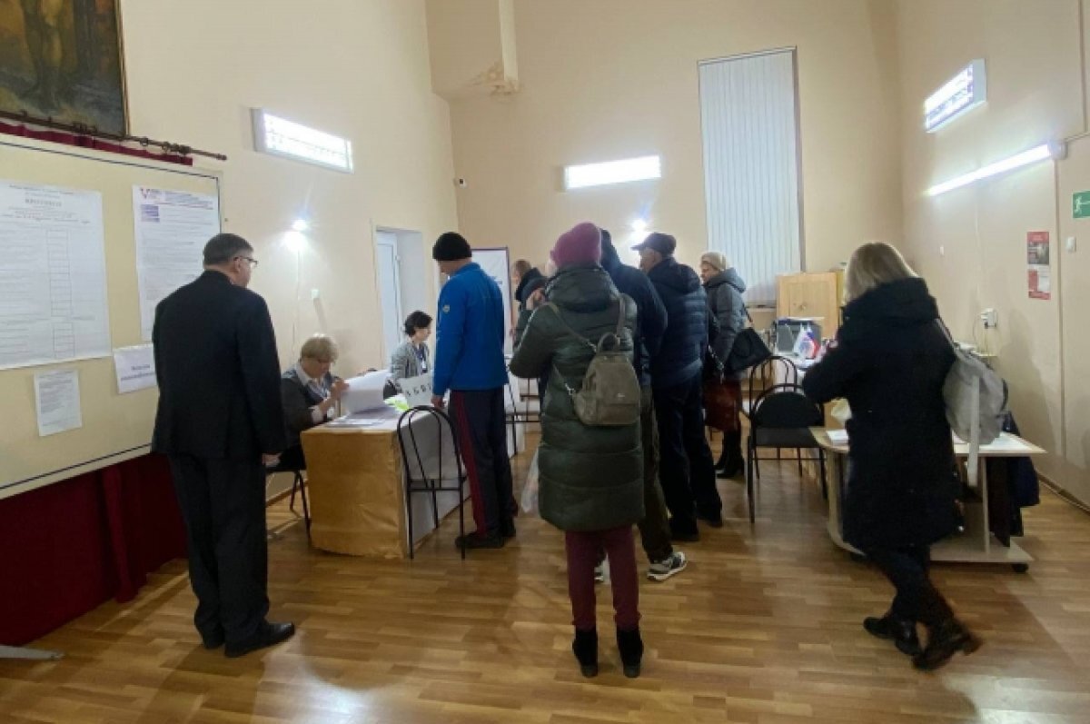    Семья из Краснодара пришла на выборы с детьми в первый день голосования