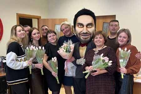 Восьмимартовское настроение. Коллектив "Центра недвижимости "ГРАНАТ"