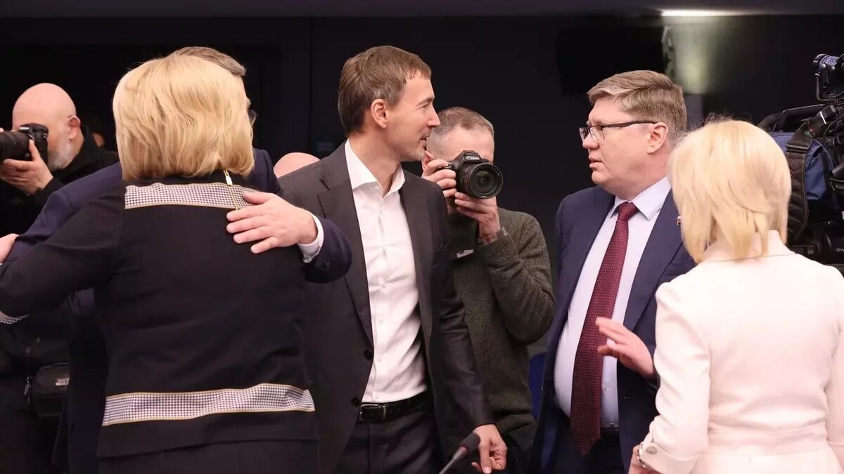     На заседании программной комиссии председатель партии «Единая Россия» Дмитрий Медведев объявил, что народную программу предстоит синхронизировать с посланием президента России Владимира Путина Федеральному собранию.