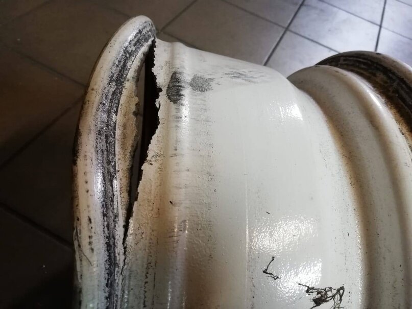 Трещина на диске колеса