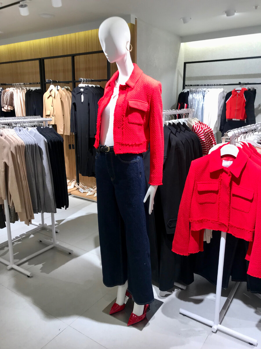 фото автора из магазина Манго