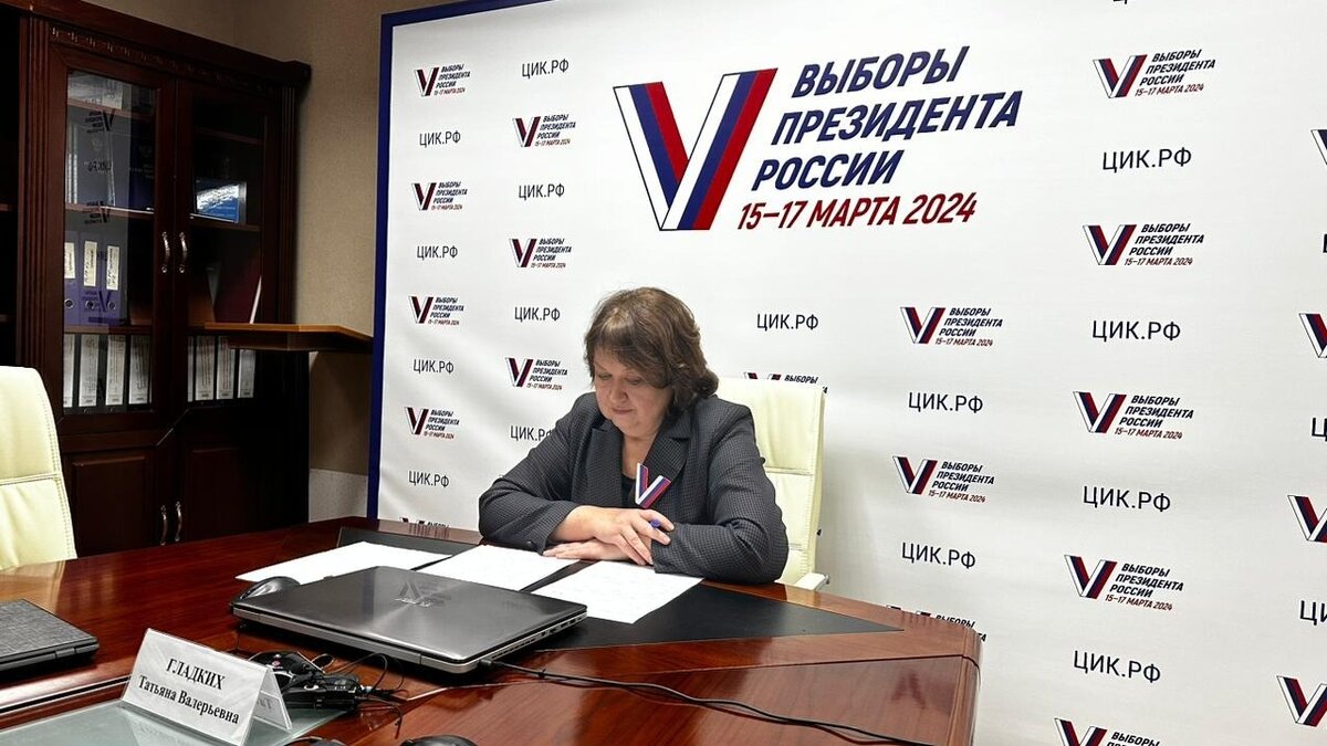     Завершился первый день голосования на выборах президента Российской Федерации. Утром в 8 часов все избирательные участки были открыты, а жители Приморья проявили особую активность, сразу направившись голосовать. Некоторые в этом деле проявили особый подоход.