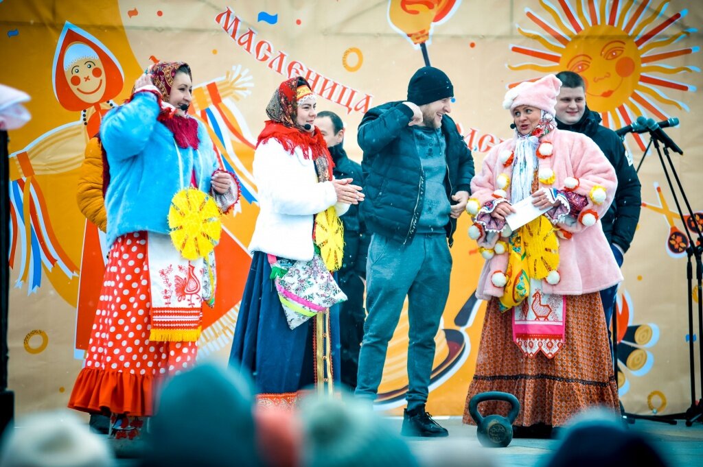 В Твери масленицу встретили в городском саду